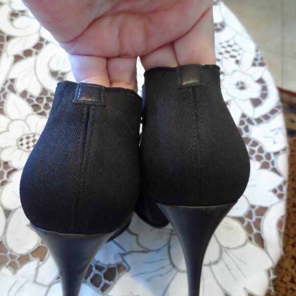 Valentino Garavani Black Calfskin Leather Rose Edition Ankle Boots Size 37B - Picture 11 of 16